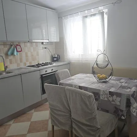 Toma Apartment *