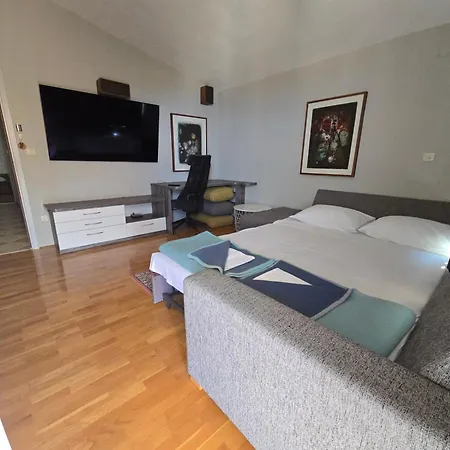 Apartment Toma Tucepi